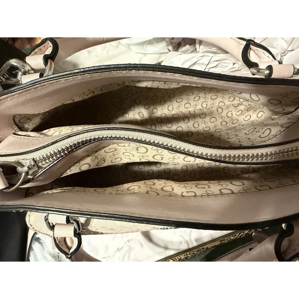 GUESS Shiny Blush Pink Logo Satchel Crossbody Dome Bag Charm‎ Medium
